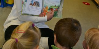 Fleirspråkleg ordleik og språkstimulering er ein del av kvardagen i Førresfjorden barnehage. (illustrasjonsfoto: Ingrid Hillestad).