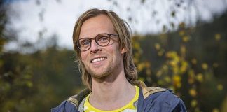 Christian Wiik Gjerde har du sikkert sett på NRK Super. No kjem han med barnebok. Foto: Christian Raabe/Samlaget