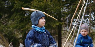 Fleirtal for å evaluera seksårsreforma Bilde frå filmen «Barndom» av Margreth Olin som følgjer born i ein Steinerbarnehage som får gå i barnehagen eitt år ekstra. Foto: Speranza film